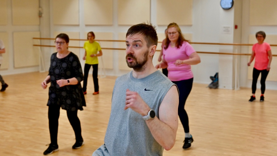 Sastamalan Opisto tanssijumppaa